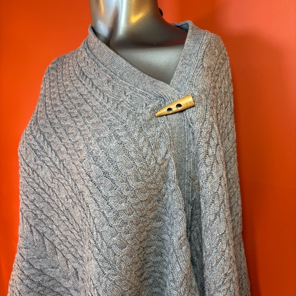 Orvis Light Gray Cable Knit Poncho - Picture 3 of 5